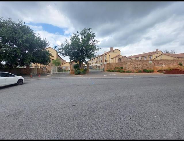 2 BEDROOM APARTMENT FOR SALE IN HALFWAY GARDENS